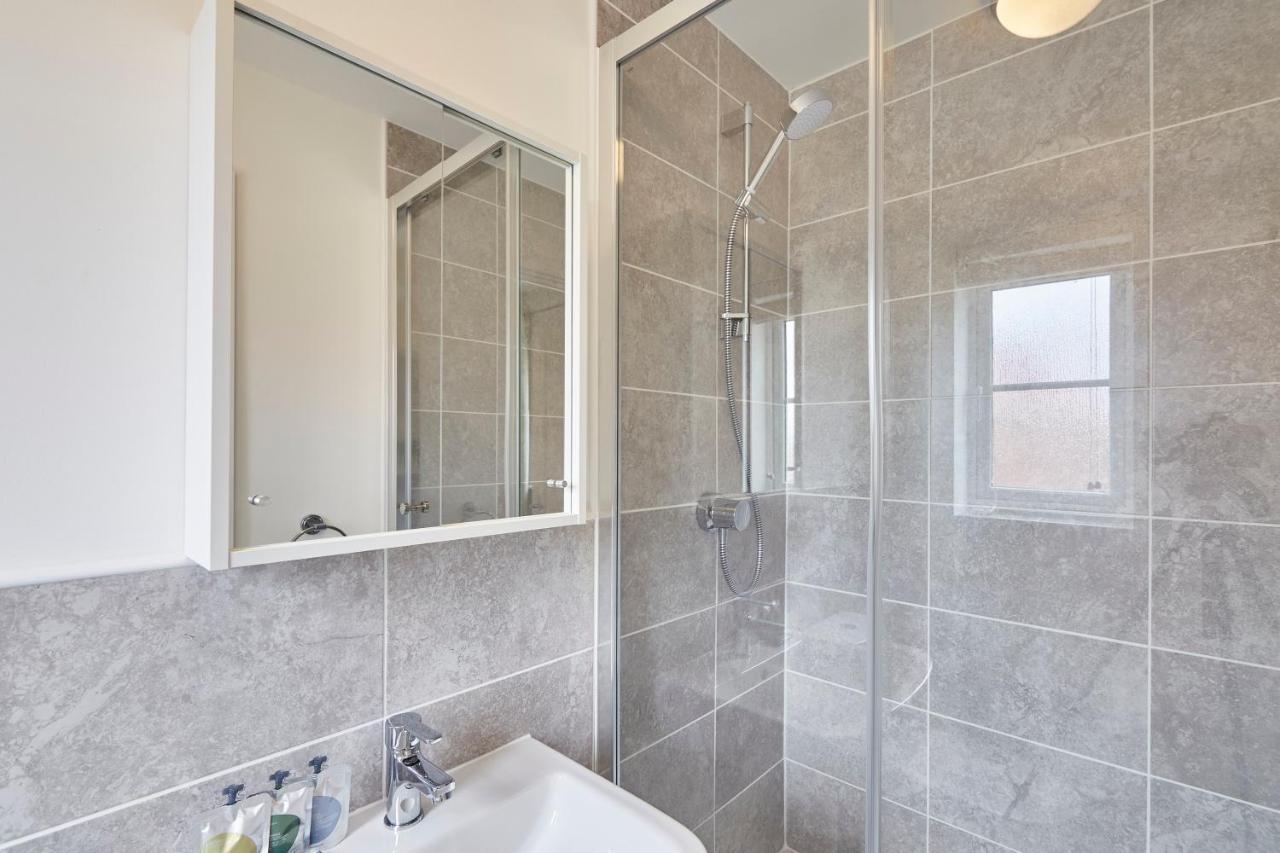 Host & Stay - Cayton Bay Cottage Bagian luar foto